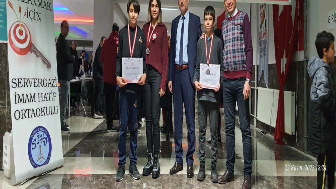 Öğrencileri Öğretmenlerinin Yanında Türkiye Cumhuriyeti 100 Yaşında Zeka Yarışmamız